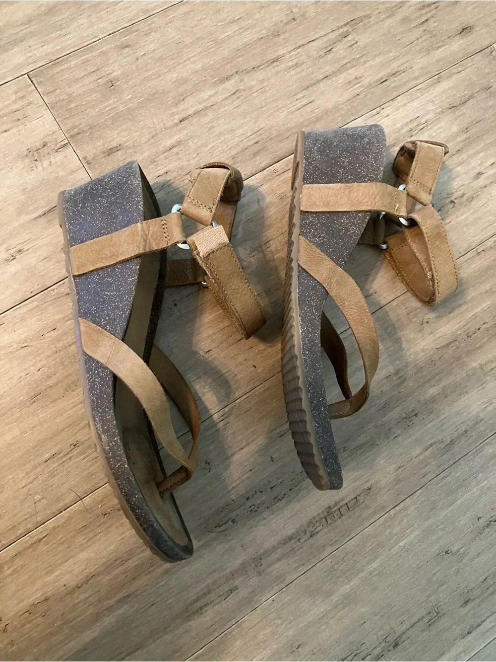 Teva leather wedge heel brown women’s sandals. Size 8